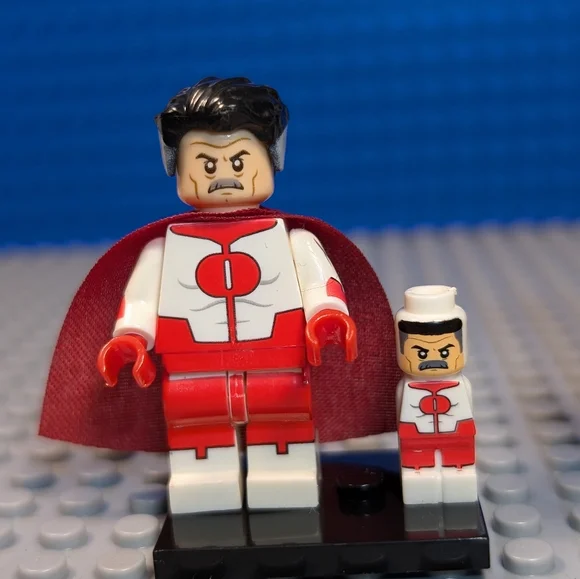 2 Minifigures- Invincible and Omni Man Anime Action Figure Collectible - Picture 3 of 6